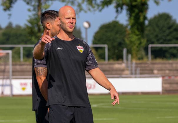 August 5, 2026, Germany, Grassau, Bundesliga, 2026–2027 season, VfB Stuttgart training camp, from left: Assistant Coach Malik Fathi, Set-Piece Coach Philip Kipp