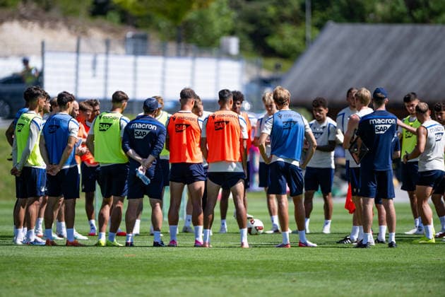 Team meeting with goalkeepers; Oliver Baumann is standing in the center, TSG Hoffenheim, 01, TSG Hoffenheim, soccer, training camp, preseason, 2026–2027 season, GER, August 5, 2026, Eibner Press Photo by Andreas Ulmer, TSG Hoffenheim, soccer, training camp, preseason, 2026–2027 season, GER, August 5, 2026, Copyright: xEibner-Pressefoto AndreasxUlmerx EP_AUR