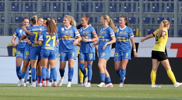 SOCCER - WCL, St.Poelten vs Bern SANKT POELTEN,AUSTRIA,05.AUG.26 - WOMEN SOCCER - UEFA Women s Champions League, qualification, SKN Sankt Poelten vs BSC YB Frauen. Image shows the rejoicing of Fanny Vago (St.Poelten) and her team.  GEPAxpictures xWalterxLuger