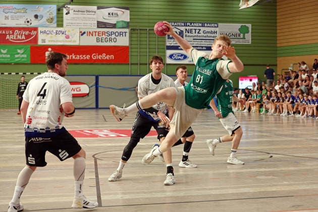 August 5, 2026, xovx, Lindencup Handball, HSG Dutenhofen Münchholzhausen vs. HSG Hanau, Dziugas Jusys HSG Hanau, Cedric Schiefer HSG Hanau, Leonard Zaum HSG Dutenhofen Münchholzhausen II, Leonard Rettemeier HSG Dutenhofen Münchholzhausen II Linden City Hall, Hesse, Germany, DE