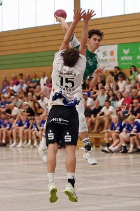 August 5, 2026, xovx, Lindencup Handball Tournament, HSG Dutenhofen Münchholzhausen vs. HSG Hanau; from left: Ben Scharriär (HSG Hanau), Alois Mraz (HSG Dutenhofen Münchholzhausen II); Linden City Hall, Hesse, Germany, DE