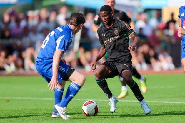Gabriel Kiekenbeck of FC Rottach Egern and Iaia Manco Danfa of Borussia Mönchengladbach battle for the ball during the friendly match between FC Rottach Egern and Borussia Mönchengladbach, Birkenmoos Stadium on August 5, 2026, in Rottach Egern, Germany. Photo by Marco Steinbrenner, DeFodi Images. Gabriel Kiekenbeck of FC Rottach Egern and Iaia Manco Danfa of Borussia Mönchengladbach battle for the ball during the friendly match between FC Rottach Egern and Borussia Mönchengladbach at Birkenmoos Stadium on August 5, 2026 in Rottach Egern, Germany Photo by Marco Steinbrenner, DeFodi Images Photo by Marco Steinbrenner, DeFodi Images