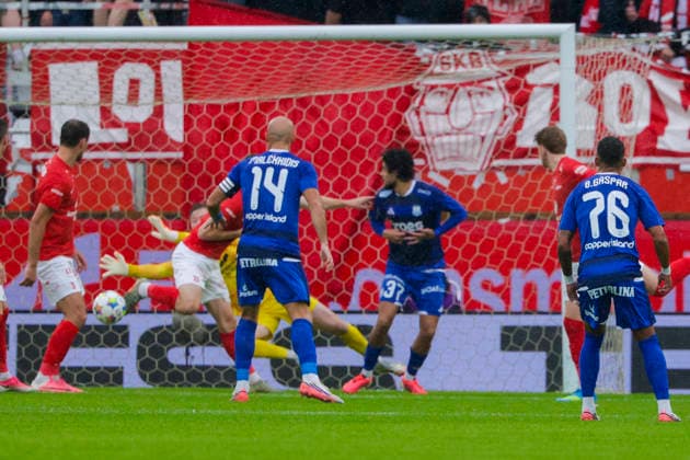UEFA Conference League 2026 Brann Apollon Limassol Bergen 20260805 Apollon Limassol s Gaetan Weissbeck takes a free kick during the UEFA Conference League soccer match between SK Brann and Apollon Limassol at Brann Stadium. Photo: Paul S. Amundsen, NTB, Bergen, Norway. EDITORIAL USE ONLY. RESTRICTED USE FOR BETTING COMPANIES  Copyright: xPaulxS.xAmundsenx xNTBx