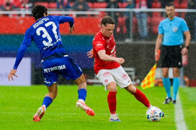 UEFA Conference League 2026 Brann Apollon Limassol Bergen 20260805 Apollon Limassol s Leonidas Konomis and Brann s Eggert Aron Gudmundsson in the UEFA Conference League soccer match between SK Brann and Apollon Limassol at Brann Stadium Photo by Paul S. Amundsen, NTB, Bergen, Norway. EDITORIAL USE ONLY. RESTRICTED USE FOR BETTING COMPANIES  Copyright: xPaulxS.xAmundsenx xNTBx