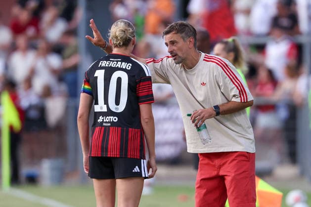 Frankfurt am Main, Germany, August 2026: Laura Freigang of Eintracht Frankfurt and head coach Niko Arnautis of Eintracht Frankfurt gestured during the second qualifying round match between Eintracht Frankfurt and Omonia Nicosia in the semifinals of the UEFA Women s LP Mini Tournament at Stadium am Bretanobad in Frankfurt am Main, Germany Copyright: HMBxMedia JoaquimxFerreira