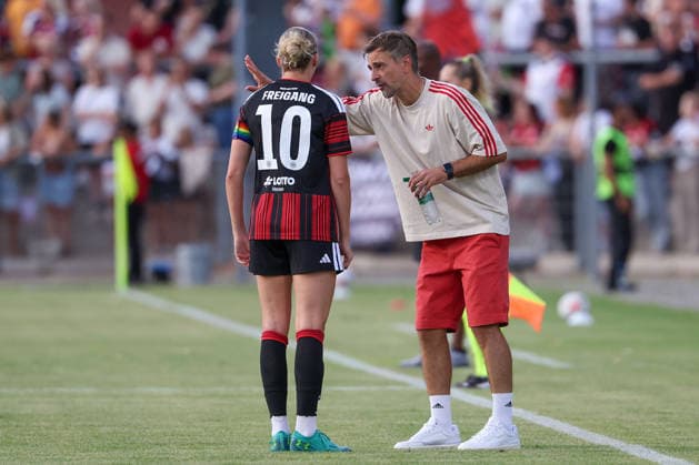 Frankfurt am Main, Germany, August 2026: Laura Freigang of Eintracht Frankfurt and head coach Niko Arnautis of Eintracht Frankfurt gestured during the second qualifying round match between Eintracht Frankfurt and Omonia Nicosia in the semifinals of the UEFA Women s LP Mini Tournament at Stadium am Bretanobad in Frankfurt am Main, Germany Copyright: HMBxMedia JoaquimxFerreira