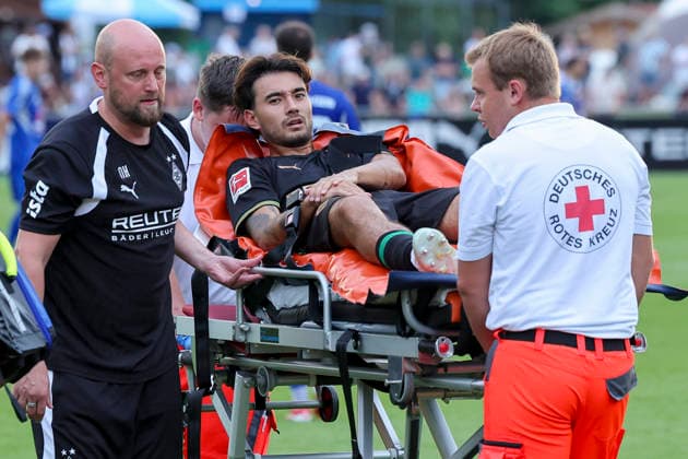 Jens Castrop of Borussia Mönchengladbach lies injured on a stretcher and is being taken to a hospital during the friendly match between FC Rottach Egern and Borussia Mönchengladbach at Birkenmoos Stadium on August 5, 2026, in Rottach Egern, Germany. Photo by Marco Steinbrenner, DeFodi Images. Jens Castrop of Borussia Mönchengladbach is lying injured on a stretcher and is being taken to the hospital during the friendly match between FC Rottach Egern and Borussia Mönchengladbach at Stadion Birkenmoos on August 5, 2026 in Rottach Egern, Germany. Photo by Marco Steinbrenner, DeFodi Images. Photo by Marco Steinbrenner, DeFodi Images.