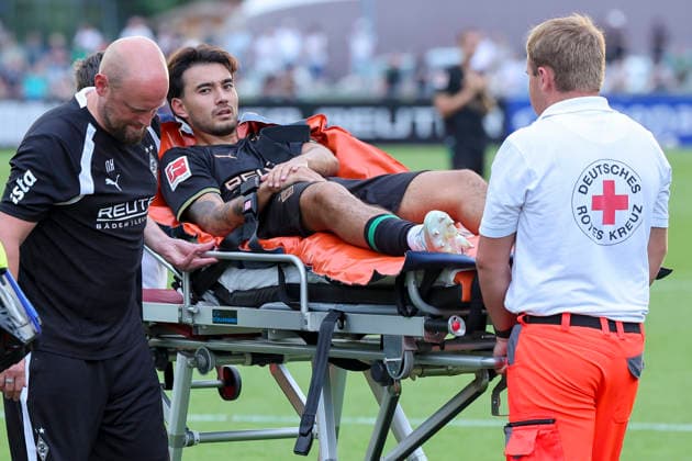 Jens Castrop of Borussia Mönchengladbach lies injured on a stretcher and is being taken to a hospital during the friendly match between FC Rottach Egern and Borussia Mönchengladbach at Birkenmoos Stadium on August 5, 2026, in Rottach Egern, Germany. Photo by Marco Steinbrenner, DeFodi Images. Jens Castrop of Borussia Mönchengladbach is lying injured on a stretcher and is being taken to the hospital during the friendly match between FC Rottach Egern and Borussia Mönchengladbach at Stadion Birkenmoos on August 5, 2026 in Rottach Egern, Germany. Photo by Marco Steinbrenner, DeFodi Images. Photo by Marco Steinbrenner, DeFodi Images.