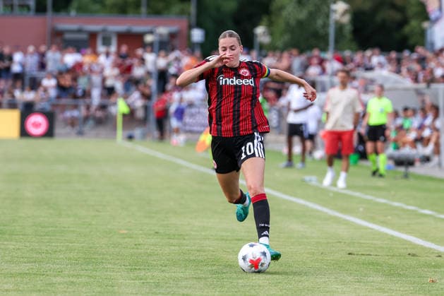Frankfurt am Main, Germany, August 2026 Laura Freigang Eintracht Frankfurt in action, with the ball during the second qualifying round match between Eintracht Frankfurt and Omonia Nicosia in the semifinals of the UEFA Women s LP Mini Tournament at Stadium am Bretanobad in Frankfurt am Main, Germany Copyright: HMBxMedia JoaquimxFerreira