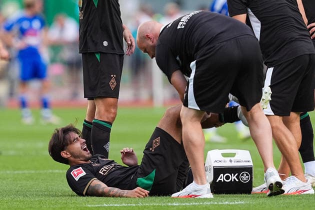 August 5, 2026, xydrx, soccer, friendly match, FC Rottach Egern vs. Borussia Mönchengladbach, 2026–2027 season, Birkenmoos Stadium, Jens Castrop, Borussia Mönchengladbach, No. 17 lies on the ground in pain. DFB regulations prohibit any use of photographs as image sequences and or quasi-video. Copyright: HMBxMedia YannisxDreimann