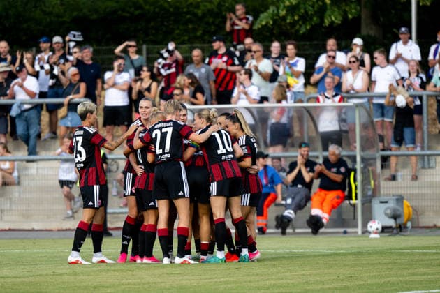 August 5, 2026, GER, Soccer, Women s, UEFA Women s Champions League, 2026–2027 Season, Qualifying Tournament, Semifinals, Eintracht Frankfurt vs. Omonia Nicosia Sara Doorsoun, Eintracht Frankfurt, 23, Paulina Krumbiegel, Eintracht Frankfurt, 27, Laura Freigang, Eintracht Frankfurt, 10, and the team celebrate the 1–0 goal scored by Hayley Raso, Eintracht Frankfurt, 16, at the Stadion am Brentanobad in Frankfurt am Main, Hesse, Germany Copyright: xNordphoto Memmlerx