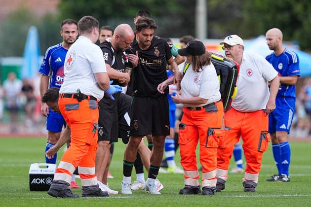 August 5, 2026, xydrx, soccer, friendly match, FC Rottach Egern vs. Borussia Mönchengladbach, 2026–2027 season, Birkenmoos Stadium, Jens Castrop, Borussia Mönchengladbach, No. 17 is injured and carried off the field. DFB regulations prohibit any use of photographs as image sequences and or quasi-video. Copyright: HMBxMedia YannisxDreimann