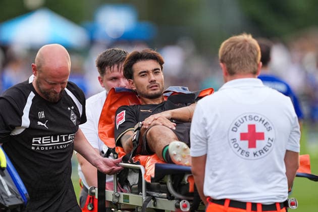 August 5, 2026, xydrx, soccer, friendly match, FC Rottach Egern vs. Borussia Mönchengladbach, 2026–2027 season, Birkenmoos Stadium, Jens Castrop, Borussia Mönchengladbach, No. 17 is injured and carried off the field on a stretcher. DFB regulations prohibit any use of photographs as image sequences and or quasi-video. Copyright: HMBxMedia YannisxDreimann