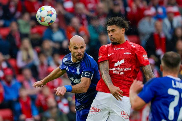 UEFA Conference League 2026 Brann Apollon Limassol Bergen 20260805 Apollon Limassol s Giorgios Malekkides in a duel with Brann s Noah Jean Emmanuel Holm during the UEFA Conference League soccer match between SK Brann and Apollon Limassol at Brann Stadium. Photo by Paul S. Amundsen, NTB, Bergen, Norway. EDITORIAL USE ONLY. RESTRICTED USE FOR BETTING COMPANIES  Copyright: xPaulxS.xAmundsenx xNTBx