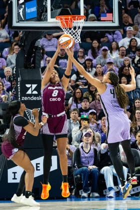 SAN FRANCISCO, CA - AUGUST 04: Nyara Sabally 8 of the Toronto Tempo grabs a rebound against Kiah Stokes 41 of the Golden State Valkyries during a WNBA, Basketball Damen, USA game on August 4, 2026 at Chase Center in San Francisco, CA. (Photo by Matthew Huang Icon Sportswire) WNBA: AUG 04 Toronto Tempo at Golden State Valkyries EDITORIAL USE ONLY Icon260804059