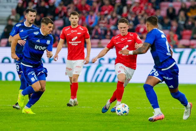 UEFA Conference League 2026 Brann Apollon Limassol Bergen 20260805 Brann s Eggert Aron Gudmundsson in a duel with Apollon Limassol s Bruno Gaspar in the UEFA Conference League soccer match between SK Brann and Apollon Limassol at Brann Stadium. Photo by Paul S. Amundsen, NTB, Bergen, Norway. EDITORIAL USE ONLY. RESTRICTED USE FOR BETTING COMPANIES  Copyright: xPaulxS.xAmundsenx xNTBx