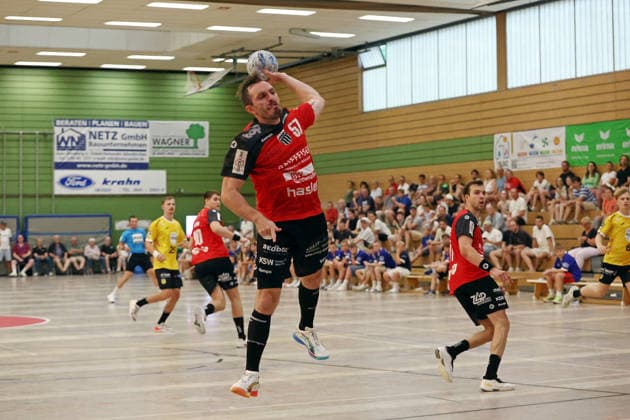 August 5, 2026, xovx, Lindencup Handball Tournament, Pfadi Winterthur vs. HSC 2000 Coburg; from left: Lukas Köder (Pfadi Winterthur), Tim Rellstab (Pfadi Winterthur); Linden Stadthalle, Hesse, Germany, DE