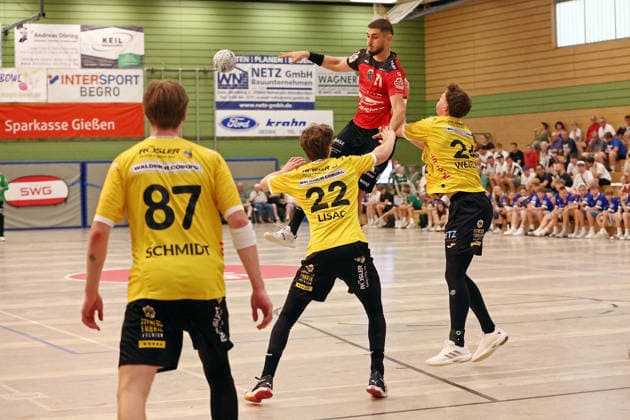 August 5, 2026, xovx, Lindencup Handball Tournament, Pfadi Winterthur vs. HSC 2000 Coburg: Jesper Schmidt (HSC Coburg), Marin Lisac (HSC Coburg), Lionel Mirdita (Pfadi Winterthur), Sven Wesseling (HSC Coburg); Linden Stadthalle, Hesse, Germany, DE