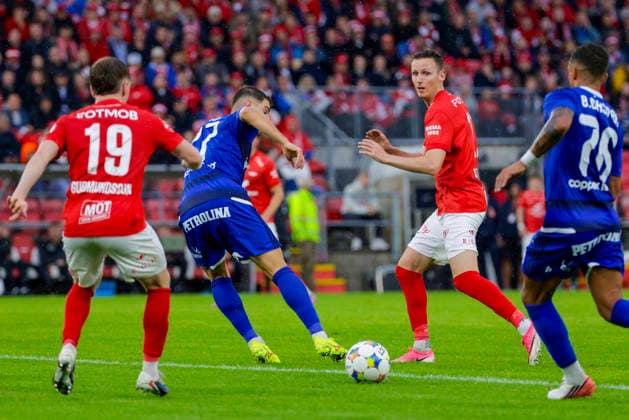 UEFA Conference League 2026 Brann Apollon Limassol Bergen 20260805 Apollon Limassol s Ivan Ljubic and Brann s Joachim Soltvedt in the UEFA Conference League soccer match between SK Brann and Apollon Limassol at Brann Stadium Photo Paul S. Amundsen, NTB, Bergen, Norway. EDITORIAL USE ONLY. RESTRICTED USE FOR BETTING COMPANIES.  Copyright: xPaulxS.xAmundsenx xNTBx