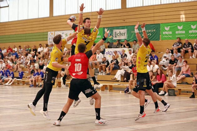 August 5, 2026, xovx, Lindencup Handball, Pfadi Winterthur vs. HSC 2000 Coburg; from left: Sven Wesseling (HSC Coburg), Tim Rellstab (Pfadi Winterthur), Ivan Simic (Pfadi Winterthur), Bartlomiej Bis (HSC Coburg), Jakob Knauer (HSC Coburg); Linden Stadthalle, Hesse, Germany, DE