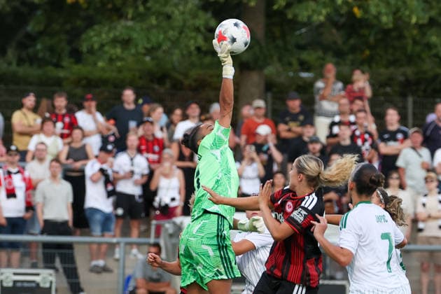 Frankfurt am Main, Germany, August 2026: Goalkeeper Constantina Kouzali of Omonia Nicosia in action with the ball, Danique Tolhoek of Eintracht Frankfurt during the second qualifying round match between Eintracht Frankfurt and Omonia Nicosia in the semifinals of the UEFA Women’s LP Mini Tournament at Stadium am Bretanobad in Frankfurt am Main, Germany Copyright: HMBxMedia JoaquimxFerreira