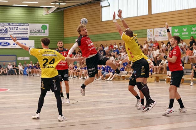 August 5, 2026, xovx, Lindencup Handball, Pfadi Winterthur vs. HSC 2000 Coburg; from left: Sven Wesseling (HSC Coburg), Lionel Mirdita (Pfadi Winterthur), Daniel Parkhomenko (Pfadi Winterthur), Bartlomiej Bis (HSC Coburg), Tim Rellstab (Pfadi Winterthur); Linden Stadthalle, Hesse, Germany, DE
