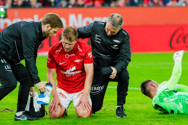 UEFA Conference League 2026 Brann vs. Apollon Limassol, Bergen, August 5, 2026: Brann s Kristian Eriksen and Apollon Limassol goalkeeper Philipp Kühn are on the ground during the UEFA Conference League soccer match between SK Brann and Apollon Limassol at Brann Stadium Photo: Paul S. Amundsen, NTB, Bergen, Norway. EDITORIAL USE ONLY. RESTRICTED USE FOR BETTING COMPANIES.  Copyright: xPaulxS.xAmundsenx xNTBx