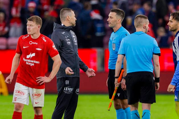 UEFA Conference League 2026 Brann Apollon Limassol Bergen 20260805 Brann coach Eirik Horneland talks with referee Damian Kos after the UEFA Conference League soccer match between SK Brann and Apollon Limassol at Brann Stadium. Photo: Paul S Amundsen, NTB, Bergen, Norway. EDITORIAL USE ONLY. RESTRICTED USE FOR BETTING COMPANIES.  Copyright: xPaulxS.xAmundsenx xNTBx
