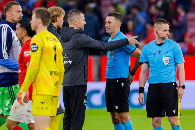 UEFA Conference League 2026 Brann Apollon Limassol Bergen 20260805 Brann coach Eirik Horneland speaks with referee Damian Kos after the UEFA Conference League soccer match between SK Brann and Apollon Limassol at Brann Stadium. Photo: Paul S Amundsen, NTB, Bergen, Norway. EDITORIAL USE ONLY. RESTRICTED USE FOR BETTING COMPANIES  Copyright: xPaulxS.xAmundsenx xNTBx