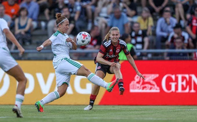 GER, Frankfurt, Eintracht Frankfurt vs. AC Omonia Nicosia, UEFA Women s Champions League, Soccer, UEFA, 2026–2027 Season, Stadion am Brentanobad, Qualifying Round, Semifinal: Photo of a cross by Jarne Teulings, Eintracht Frankfurt Women 9. DFB and DFL regulations prohibit any use of photographs as image sequences and or quasi-video. August 5, 2026 Copyright: HMBxMedia HendrikxHamelau