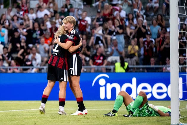 August 5, 2026, GER, Soccer, Women, UEFA Women s Champions League, 2026–2027 Season, Qualifying Tournament, Semifinals, Eintracht Frankfurt vs. Omonia Nicosia Paulina Krumbiegel (Eintracht Frankfurt, 27) and Danique Tolhoek (Eintracht Frankfurt, 22) celebrate the goal that made it 8–0, Frankfurt am Main, Stadion am Brentanobad, Hesse, Germany Copyright: xNordphoto Memmlerx
