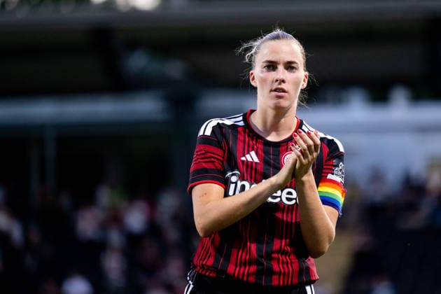 August 5, 2026, GER, Soccer, Women s, UEFA Women s Champions League, 2026–2027 Season, Qualifying Tournament, Semifinals, Eintracht Frankfurt vs. Omonia Nicosia; Laura Freigang of Eintracht Frankfurt, No. 10, celebrates the victory and thanks the fans; Frankfurt am Main, Brentanobad Stadium, Hesse, Germany Copyright: xNordphoto Memmlerx