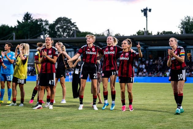 August 5, 2026, GER, Soccer, Women s, UEFA Women s Champions League, 2026–2027 Season, Qualifying Tournament, Semifinals, Eintracht Frankfurt vs. Omonia Nicosia Larissa Mühlhaus, Eintracht Frankfurt, 47, Paulina Krumbiegel, Eintracht Frankfurt, 27, Nina Lührßen, Eintracht Frankfurt, 11, Ereleta Memeti, Eintracht Frankfurt, 07, Laura Freigang (Eintracht Frankfurt, 10) celebrate the victory and thank the fans, Frankfurt am Main, Stadion am Brentanobad, Hesse, Germany Copyright: xNordphoto Memmlerx