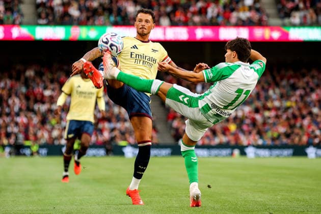 Preseason Friendly, Aviva Stadium, Dublin 5 8 2026 Arsenal vs Real Betis Arsenal™s Ben White in action with Betis™ Fran Garcia Ben White in action with Fran Garcia 5 8 2026  Copyright: xx GH1_9732