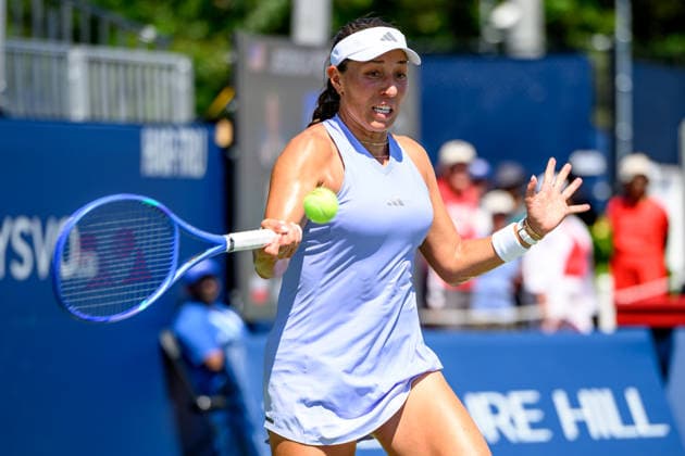 August 5, 2026, Toronto, Ontario, Canada: JESSICA PEGULA of the United States returns the ball during her second-round match against Magdalena Frech of Poland at the National Bank Open, part of the Hologic WTA, Tennis Damen Tour, at Sobeys Stadium. Tennis 2026: WTA 1000 National Bank Open Presented By Rogers.  - ZUMAr228 20260805_znp_r228_011 Copyright: xVasiliyxRyabykhx