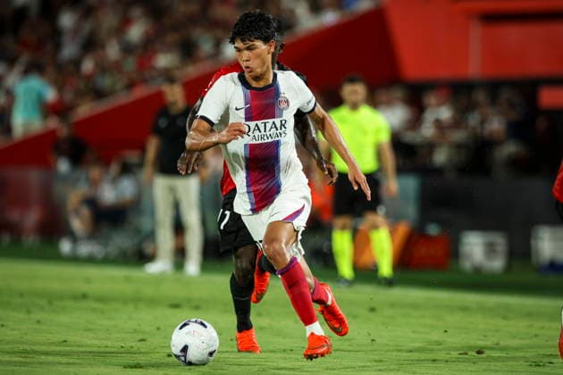 Dro Fernandez of PSG (Paris Saint-Germain) controls the ball during the preseason friendly match between RCD Mallorca and Paris Saint-Germain at Estadi Son Moix on August 5, 2026, in Palma de Mallorca, Spain. Photo by Xavi Bonilla, DeFodi Images