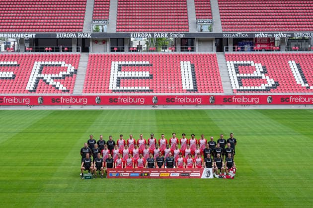 SC Freiburg 1 BL, Bundesliga, Team Photo Session 2026–2027, Team photo, back row from left: Strength and conditioning coach Daniel Wolf, strength and conditioning coach Maximilian Kessler, personal trainer Felix Roth, Karl Steinmann, Max Rosenfelder, Philipp Lienhart, Jordy Makengo, Matthias Ginter, Igor Matanovic, Keisuke Goto, Eren Dinkci, Patrick Osterhage, Assistant Coach Patrik Grolimund, Assistant Coach (Analysis) Franz Georg Wieland, Goalkeeper Coach Michael Müller; middle row, from left: Physical Therapist Florian Mack, Team Doctor Torben Pottgießer, Rouven Tarnutzer, Maximilian Eggestein, Christian Günter, Derry Scherhant, Anthony Jung, Cyriaque Irié, Bruno Ogbus, Lucas Höler, Yannik Engelhardt, Lukas Kübler, Head Coach Julian Schuster, Assistant Coach Florian Bruns, Assistant Coach Lars Voßler; from left to right: Physical Therapist Markus Behrens, Physical Therapist Torge Schwarz, Physical Therapist Uwe Vetter, Niklas Beste, Berkay Yilmaz, Vincenzo Grifo, Jannik Huth, Mio Backhaus, Florian Müller, Rihito Yamamoto, Yuito Suzuki, Philipp Treu, rehabilitation coach Matthias Rosa, equipment manager Max Beckmann, bus driver Stefan Spohn, Freiburg Europa-Park Stadium, Baden-Württemberg, Germany Copyright: AA_STEINSIEK.CH