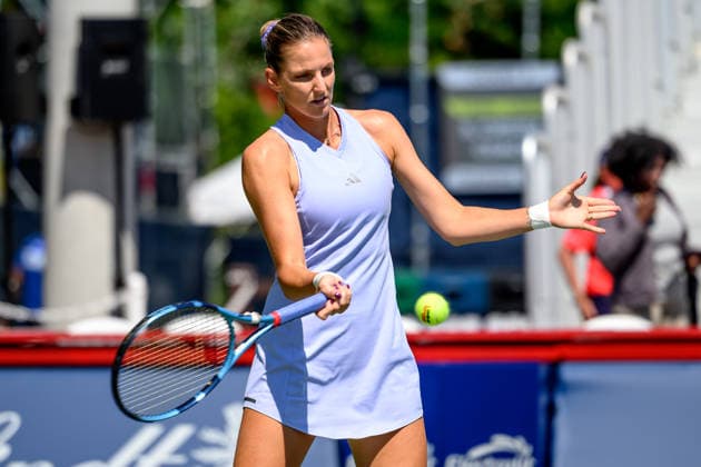 August 5, 2026, Toronto, Ontario, Canada: KAROLINA PLISKOVA of the Czech Republic returns the ball during her second-round match against Mirra Andreeva at the National Bank Open, part of the Hologic WTA, Tennis Damen Tour, at Sobeys Stadium. Toronto Canada - ZUMAr228 20260805_znp_r228_030 Copyright: xVasiliyxRyabykhx