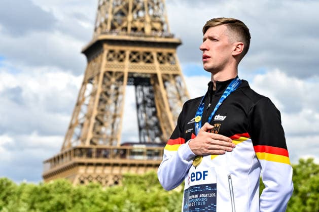 Florian Wellbrock of Germany, gold attends the medal ceremony of the open water swimming 5km Men Final during the European Aquatics Championships at the River Seine in Paris (France), August 5, 2026. Andrea Staccioli Deepbluemedia Insidefoto
