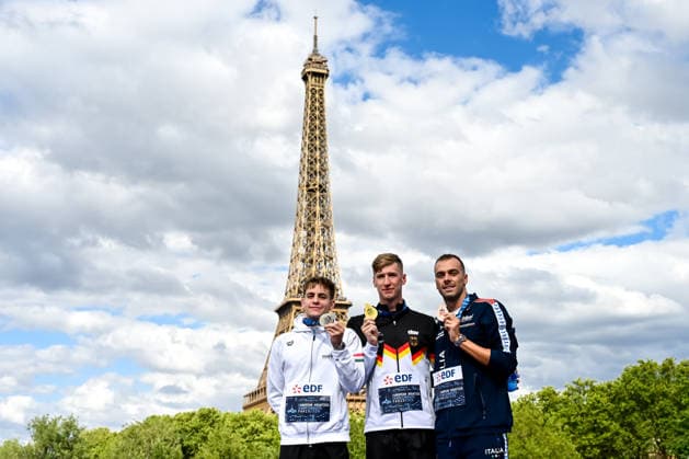 David Betlehem of Hungary, silver, Florian Wellbrock of Germany, gold, Gregorio Paltrinieri of Italy, bronze show the medals after competing in the open water swimming 5km Men Final during the European Aquatics Championships at the River Seine in Paris (France), August 5, 2026. Andrea Staccioli Deepbluemedia Insidefoto