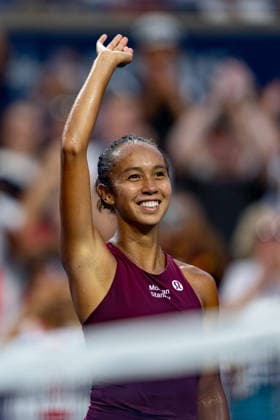 TORONTO, ON - AUGUST 05: Leylah Fernandez of Canada celebrates after winning her match at the WTA, Tennis Damen National Bank Open tournament on August 5, 2026 at Sobeys Stadium in Toronto, ON, Canada (Photo by Julian Avram Icon Sportswire) TENNIS: AUG 05 National Bank Open EDITORIAL USE ONLY Icon2608050361