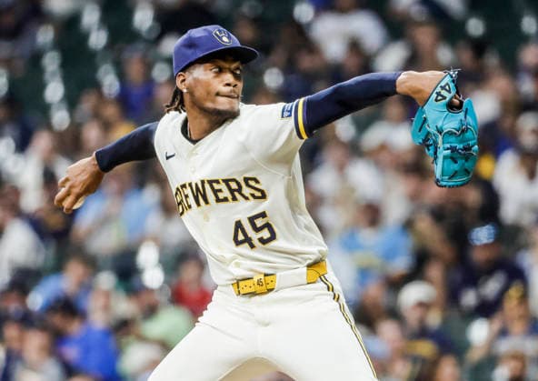 Milwaukee Brewers relief pitcher Abner Uribe throws in the eighth inning of the MLB, Baseball Herren, USA game between the Pittsburgh Pirates and the Milwaukee Brewers at American Family Field in Milwaukee, Wisconsin on Wednesday, August 5, 2026.  MIL20260805824 TANNENxMAURY