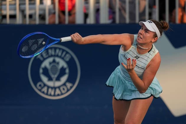 WTA, Tennis Damen Masters 1000 National Bank Open Toronto 2026 - Round of 64 - Day 5 Linda Noskova of Czech Republic plays a forehand during the Women™s Singles round of 64 match against Caty McNally of United States on day 5 of the WTA Masters 1000 National Bank Open at Sobeys Stadium on August 5, 2026, in Toronto, Canada. (Photo by Leonardo Ramirez Eyepix Group) Copyright: xLeonardoxRamirezx xEyepixxGroupx LR_04082026_08624
