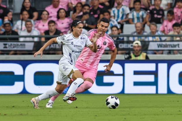 August 5, 2026, Miami, Florida, USA: DAVID RODRIGUEZ (11) of Atlo tico San Luis and CASEMIRO (5) of Inter Miami CF battle for a ball during a Leagues Cup 2026 soccer match between Inter Miami CF and Atletico de San Luis Soccer 2026: Inter Miami CF 4:2 Atletico De San Luis.  - ZUMAa257 20260805_zsp_a257_001 Copyright: xChrisxArjoonx