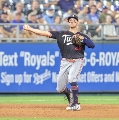 AUG 05, 2026: Minnesota Twins third baseman Brooks Lee (22) fields a ground ball against the Kansas City Royals at Kauffman Stadium Kansas City, MO. CSM MLB, Baseball Herren, USA 2026: Twins Vs Royals August 5th  - ZUMAc04_ 20260805_zma_c04_039 Copyright: xRomanxPunox