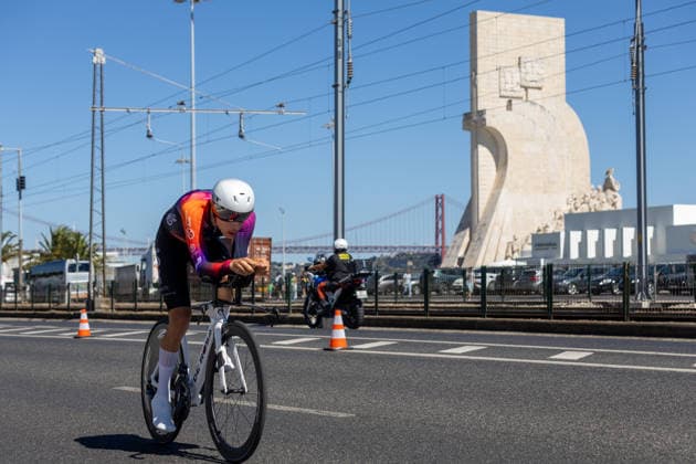 Volta A Portugal 2026 - Prologue Bruno Maceiras of the Obidos Cycling Team rides past the Padrao dos Descobrimentos during the prologue of the Volta a Portugal 2026 in Lisbon, Portugal, on August 5, 2026. Lisbon Portugal  Copyright: xEduardoxAlmeidax originalFilename:almeida-voltaapo260805_nphSN.jpg