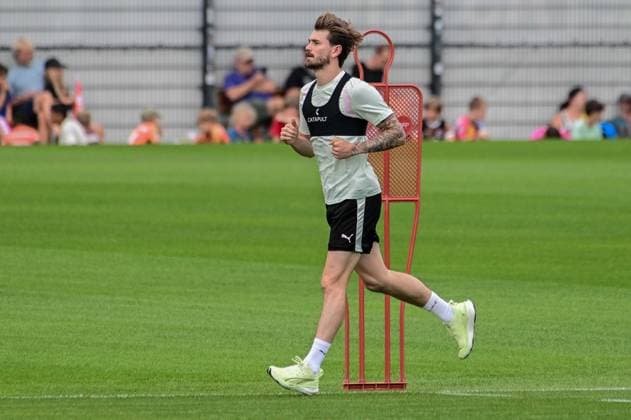 Running Training: Connor Metcalfe, St. Pauli, Germany, Hamburg, Training Facility on Kollaustrasse, Soccer, 2. Bundesliga, FC St. Pauli