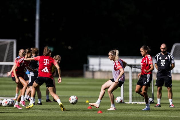Training: 1. FC Köln Women, August 6, 2026, Cologne, GERMANY AUGUST 6 Kathrin Kathy Henrichs of 1 FC Köln, No. 4, on the ball during a training session for the 1 FC Köln women’s team on Field 7 at the Geissbockheim on August 6, 2026, in Cologne, Germany Copyright: xBEAUTIFULxSPORTS Wunderlx
