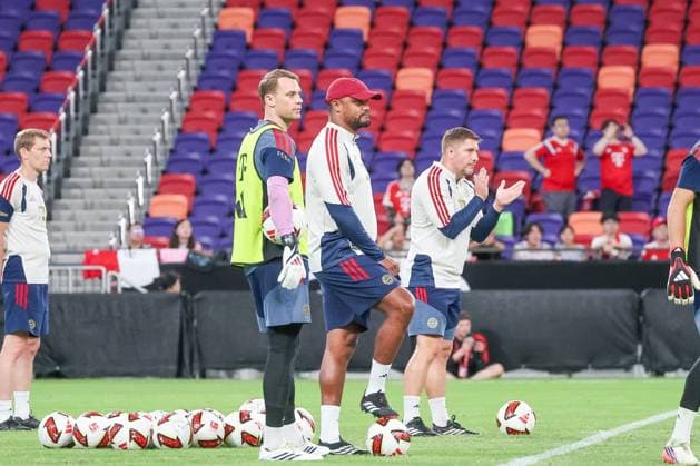 HKG, Bayern coaches Vincent Kompany and Manuel Neuer, FC Bayern Munich training session in Kowloon, Hong Kong on August 6, 2026, 2026–27 season, FC Bayern Munich training in Kowloon, Hong Kong on August 6, 2026, 2026–27 season, Hong Kong Copyright: xEibner-Pressefotox EP_JNL