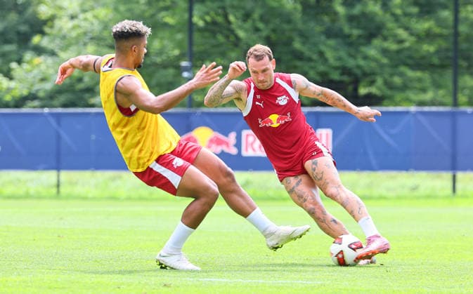 RB Leipzig (AUT) Training Camp, Bundesliga, Saalfelden, August 6, 2026, Gut Brandlhof, Soccer, Bundesliga, GER, RB Leipzig training camp in Saalfelden am Steinernen Meer, AUT. Pictured from left: Benjamin Henrichs (39), RB Leipzig, and David Raum (22), RB Leipzig, Picture Point